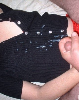 Сперма у девушек на одежде ( фото)